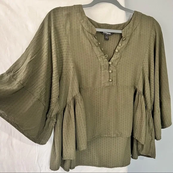 Express Casual Flowy Green Tunic Style Top in Women’s Size Medium - Picture 2 of 5
